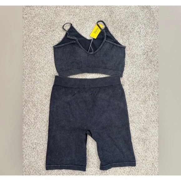 Daisy Two-Piece Ribbed Workout Set Black/Dark Grey Bra & Biker Shorts NWT- XXXL - Picture 4 of 5